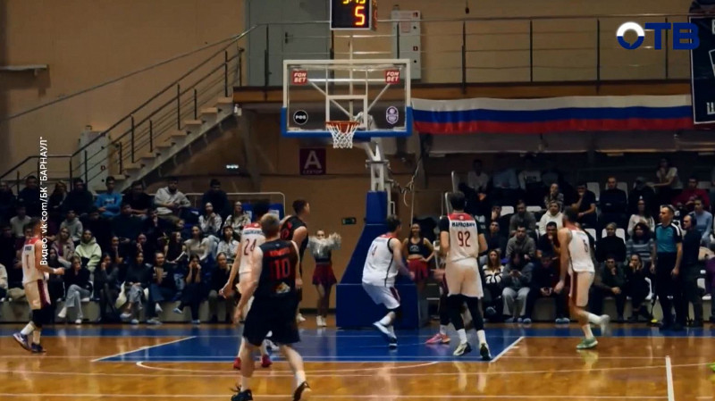 Ревдинская баскетбольная команда «Темп-СУМЗ» в рамках российской Суперлиги встречалась на выезде с «Барнаулом»