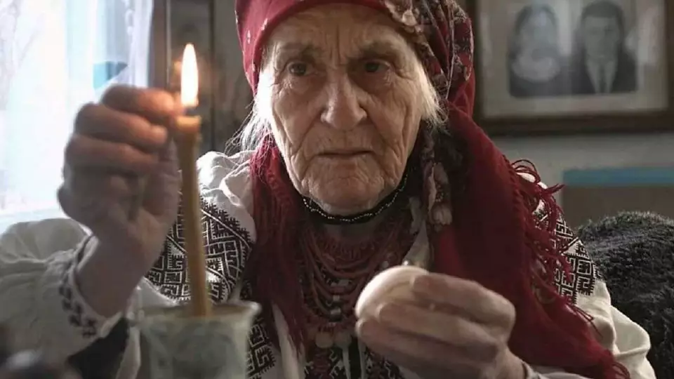 Пенсионерка в Омске отправила студентку голой на кладбище