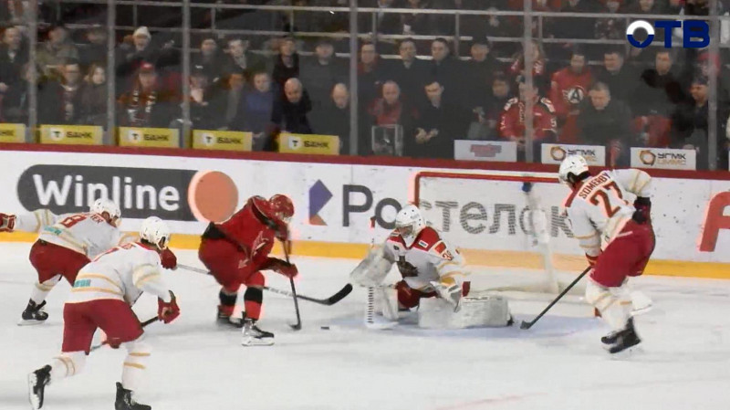 Хоккейная команда «Автомобилист» уступает сопернику вторую встречу подряд на домашнем льду