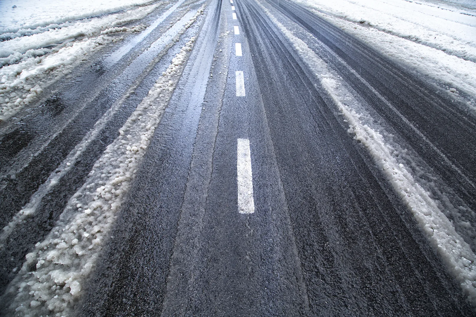 Свердловских водителей предупредили о гололеде