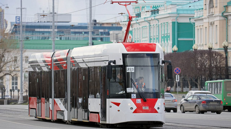 Екатеринбург обновит трамвайный парк двумя низкопольными трамваями