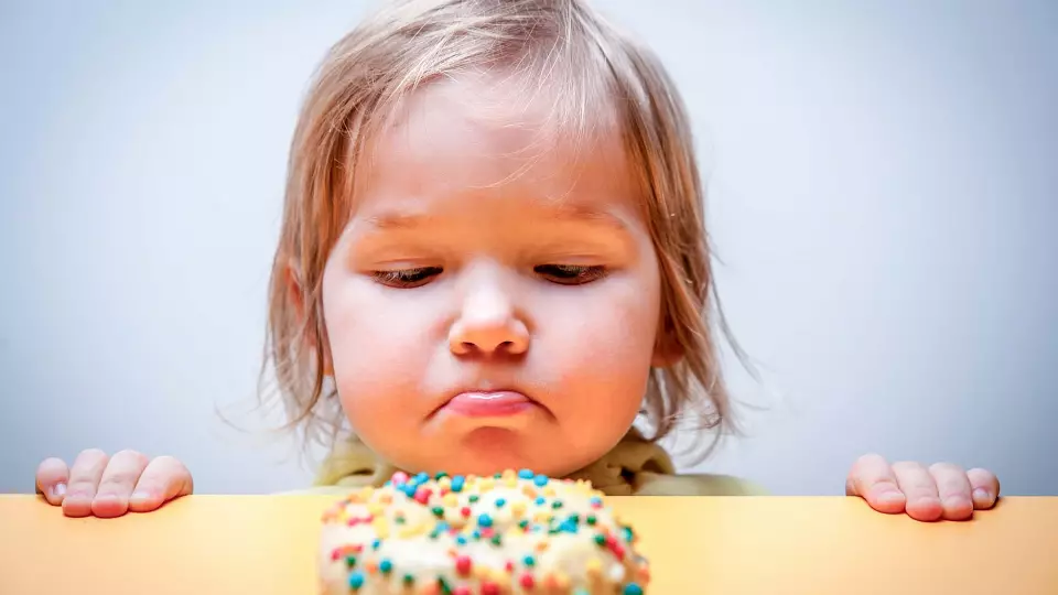 В Роспотребнадзоре объяснили, сколько сладостей можно давать детям