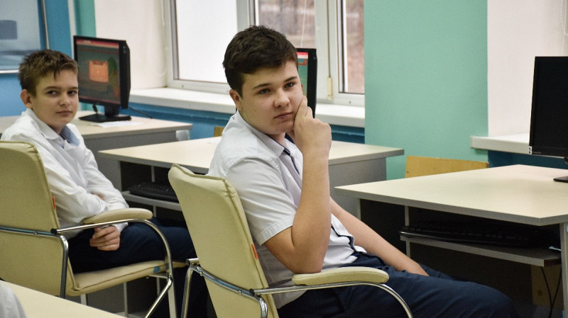 Школьники узнают о роли ИИ в сервисах такси