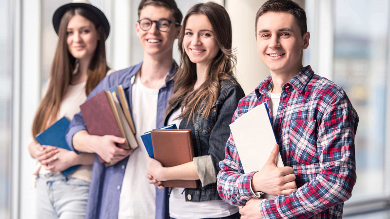 Стипендии студентам в России вырастут на 4,5% в 2025 году