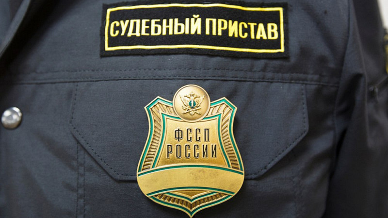 В Екатеринбурге приставы нашли алиментщицу, скрывшуюся в диване