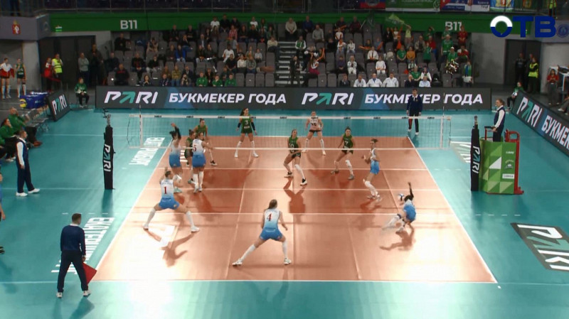 В рамках XIII тура регулярного чемпионата Суперлиги «Уралочка-НТМК» принимала в Екатеринбурге московское «Динамо»