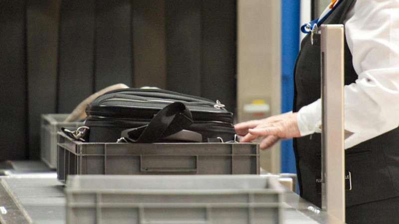 Таможня Кольцово изъяла у пассажиров 15 нелегальных айфонов