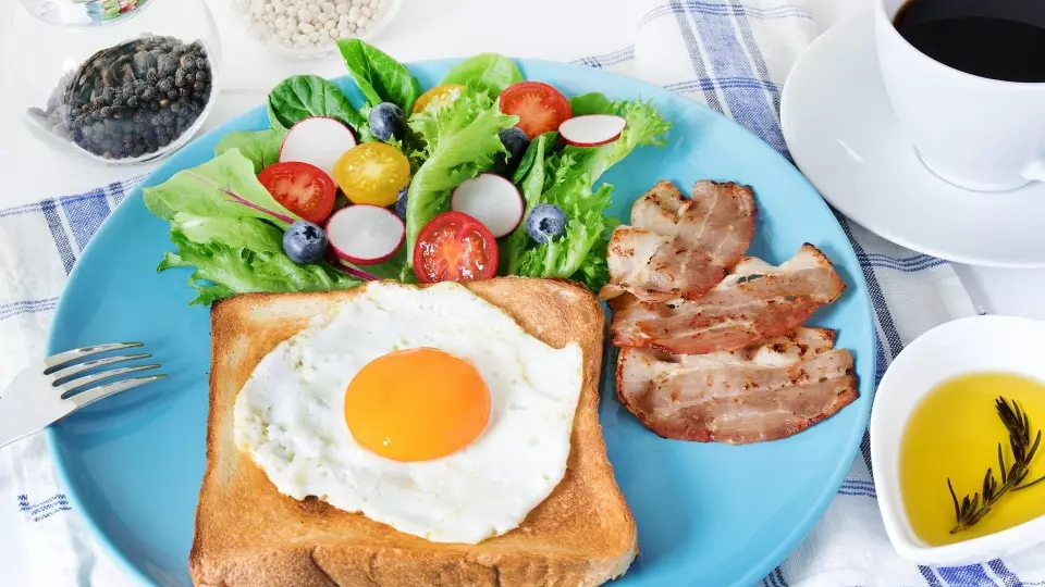 Врачи подтвердили, что завтракать полезно для работы мозга