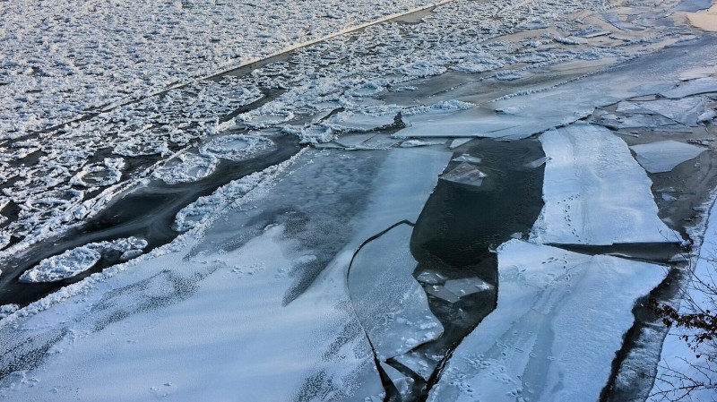 Спасатели рассказали, когда можно выходить на лед водоемов