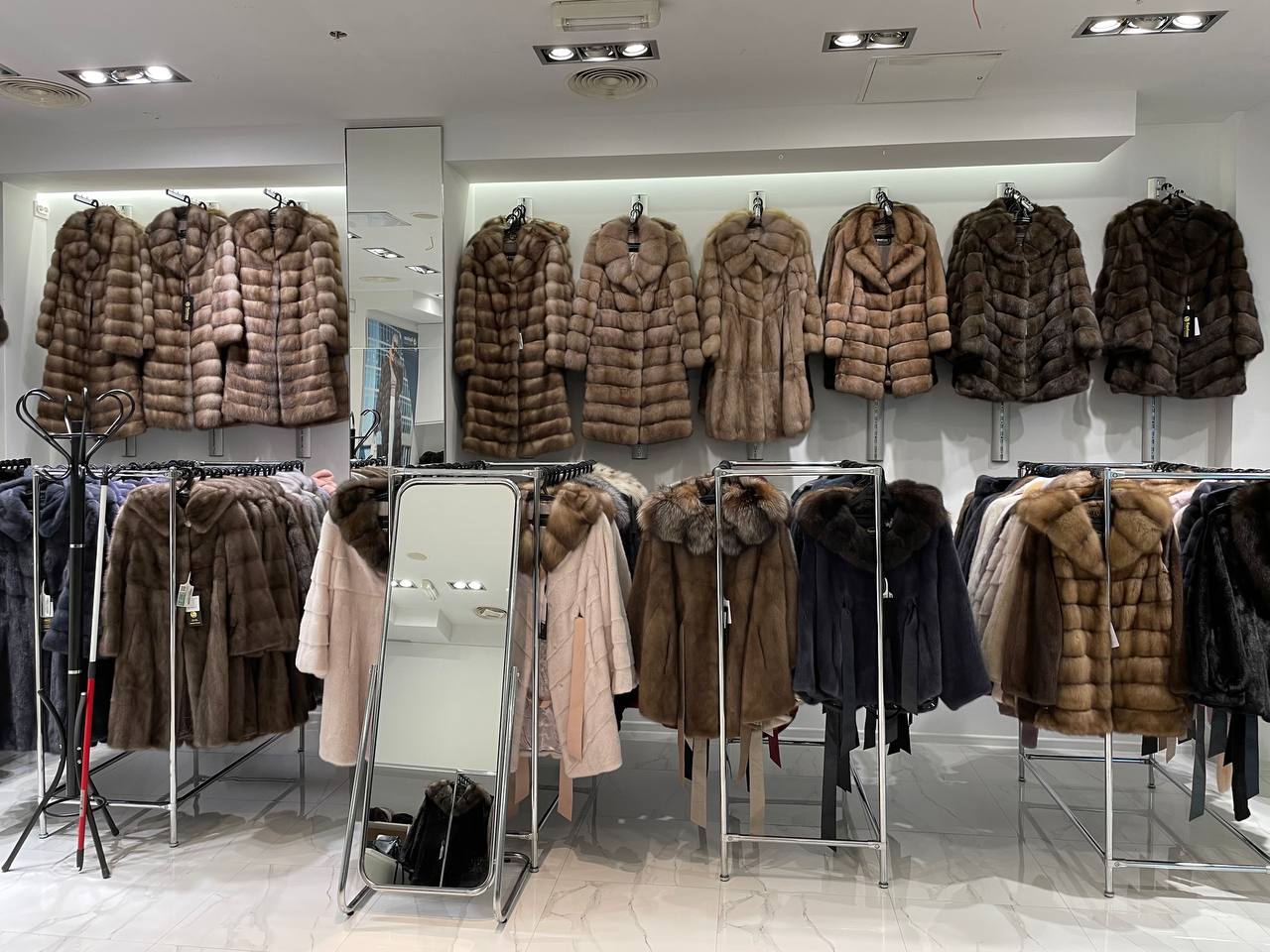 В Екатеринбурге администратор магазина шуб украла из кассы 790 тыс. рублей