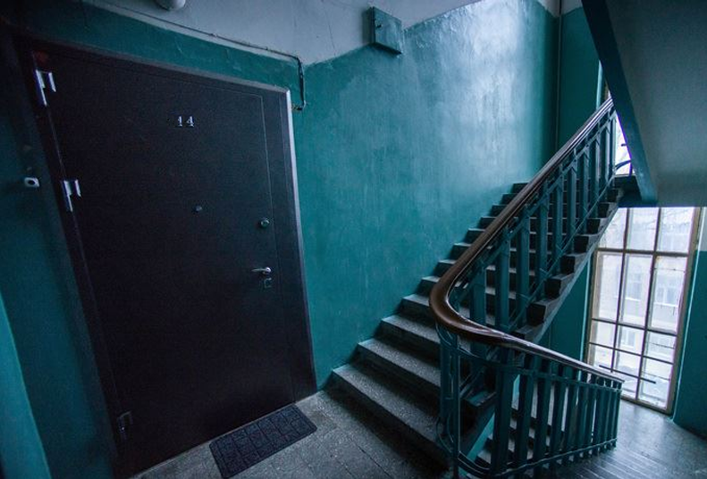 Инвалид из Ноябрьска выиграл суд на 250 тыс. за падение в подъезде