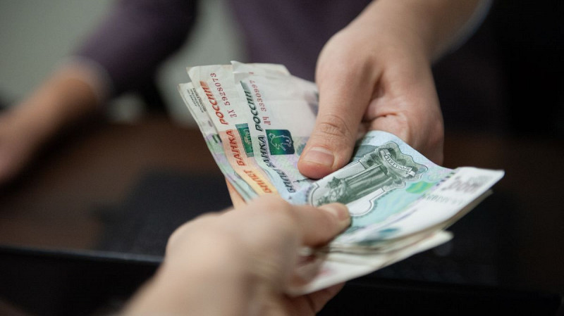 Уральцам рассказали, когда их зарплата станет на уровне среднероссийской