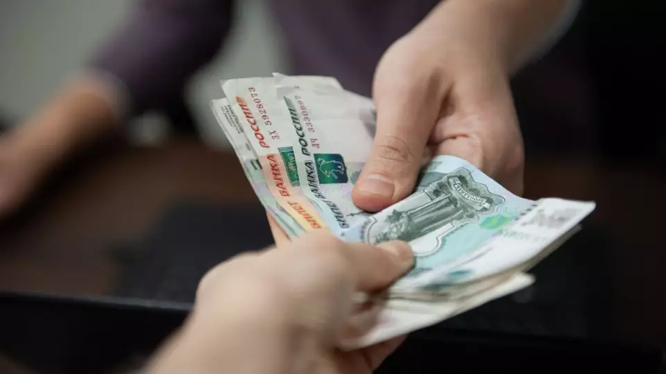 Уральцам рассказали, когда их зарплата станет на уровне среднероссийской