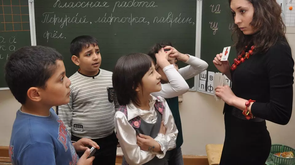 Обязательный экзамен на знание русского языка облегчит работу учителей с мигрантами