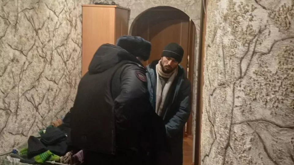 Соцработники задержали педофила, пришедшего к 13-летней девочке