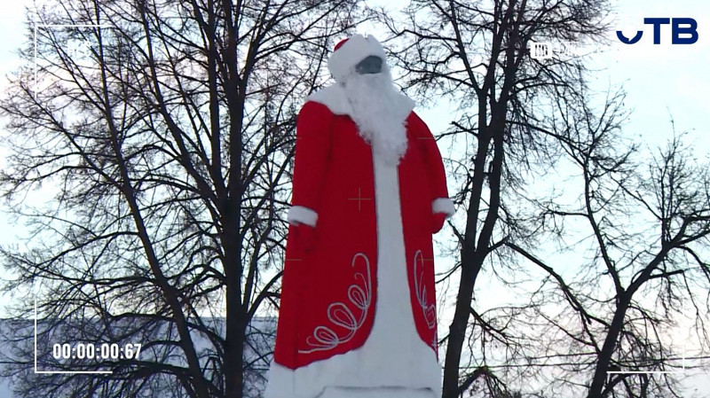 Ленин стал Дедом Морозом: за или против?