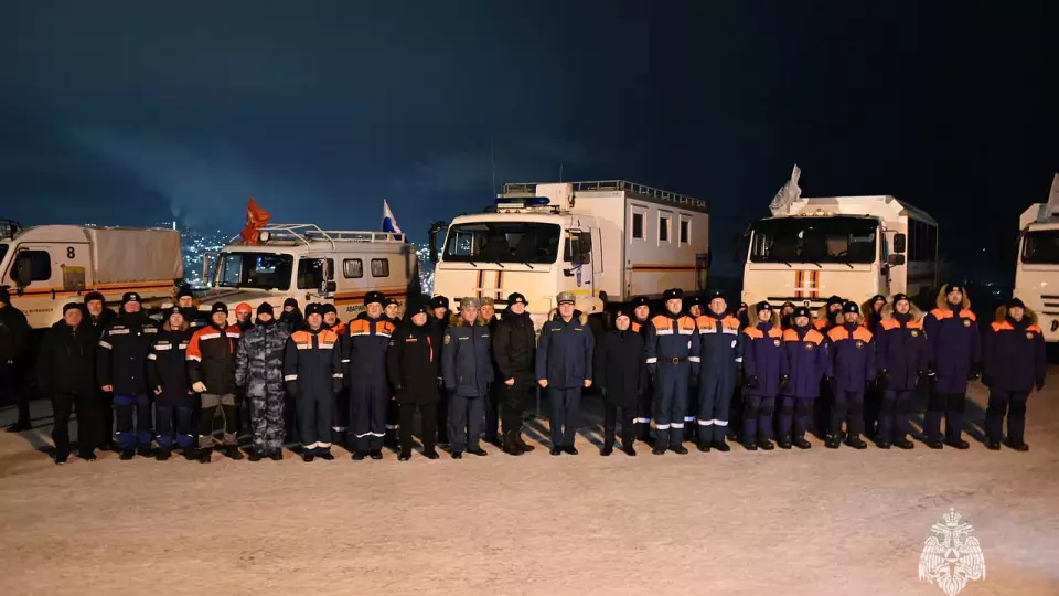 Евгений Куйвашев поздравил сотрудников МЧС Свердловской области