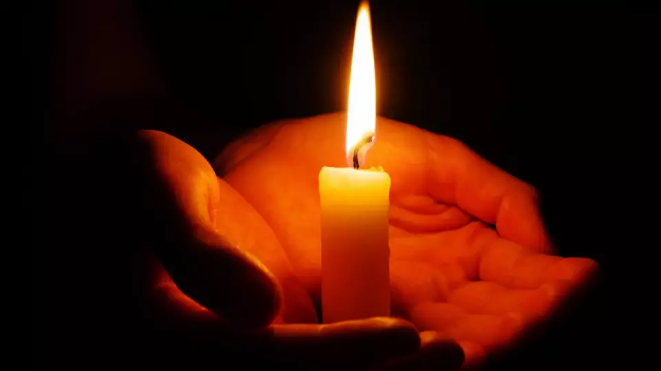 Екатеринбург скорбит по жертвам авиакатастрофы в Актау