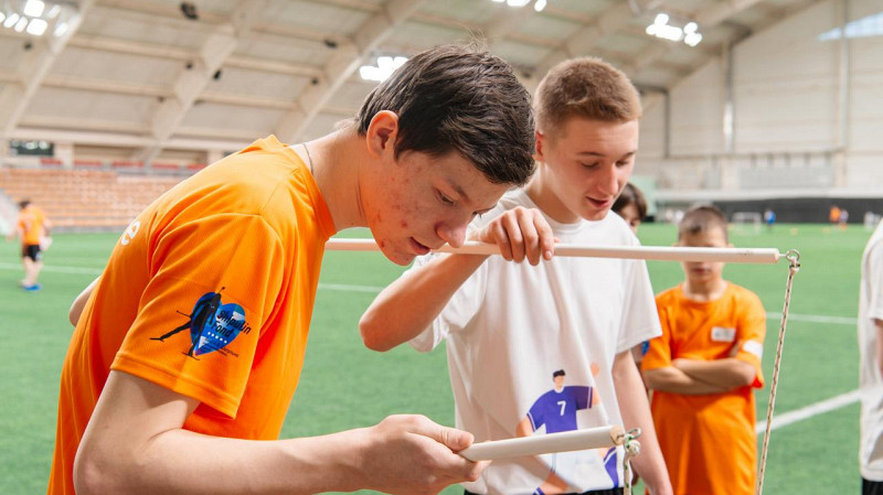 Губернатор Куйвашев исполнил мечту юного футболиста