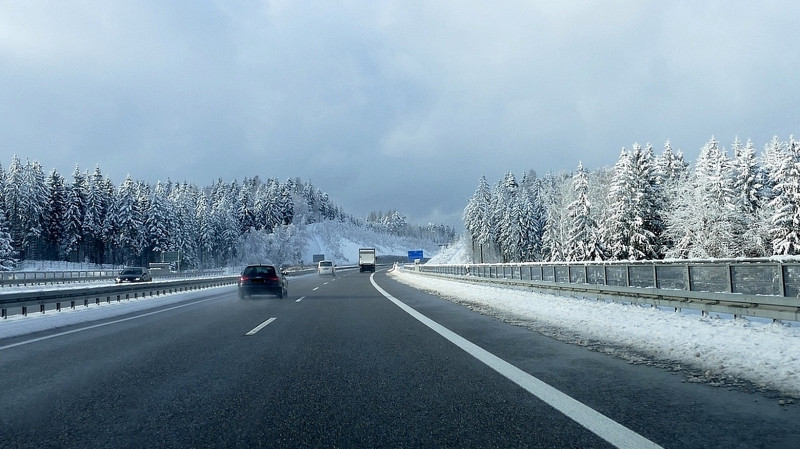 Свердловских водителей предупреждают о снегопадах в ближайшие дни