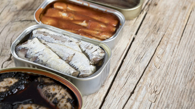 В Екатеринбурге нашли 500 тонн просроченных рыбных консервов