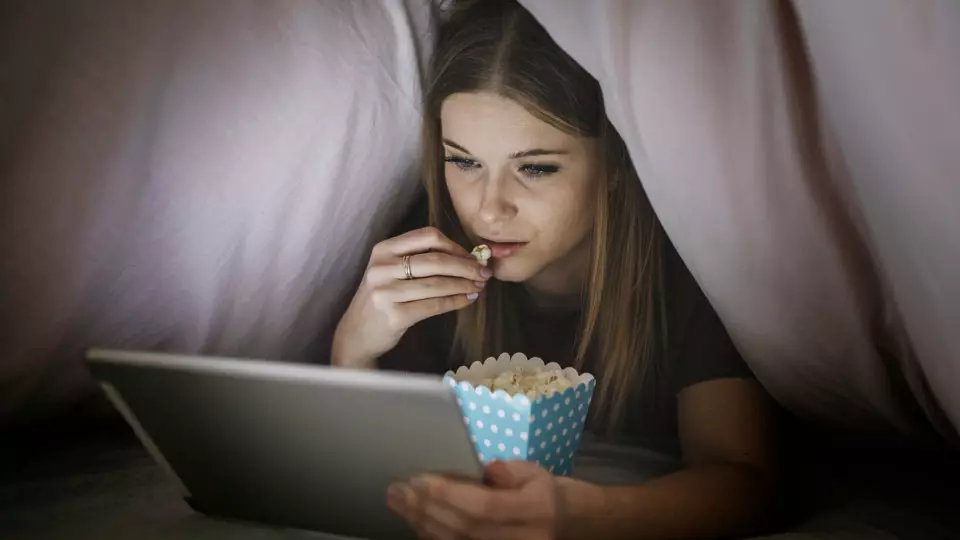 Россиянки признались в любви к шоу об экстрасенсах и комедиям