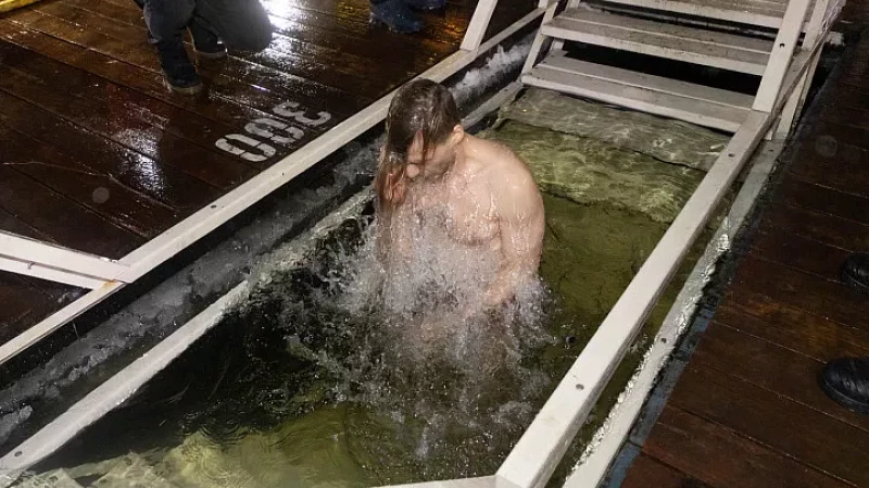 Врач предупредил о рисках Крещенских купаний для здоровья