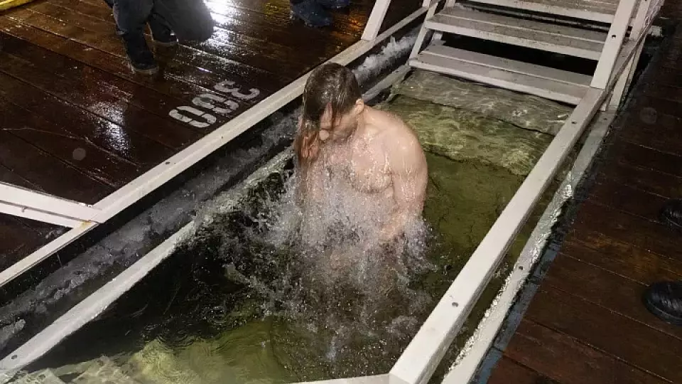 Врач предупредил о рисках Крещенских купаний для здоровья