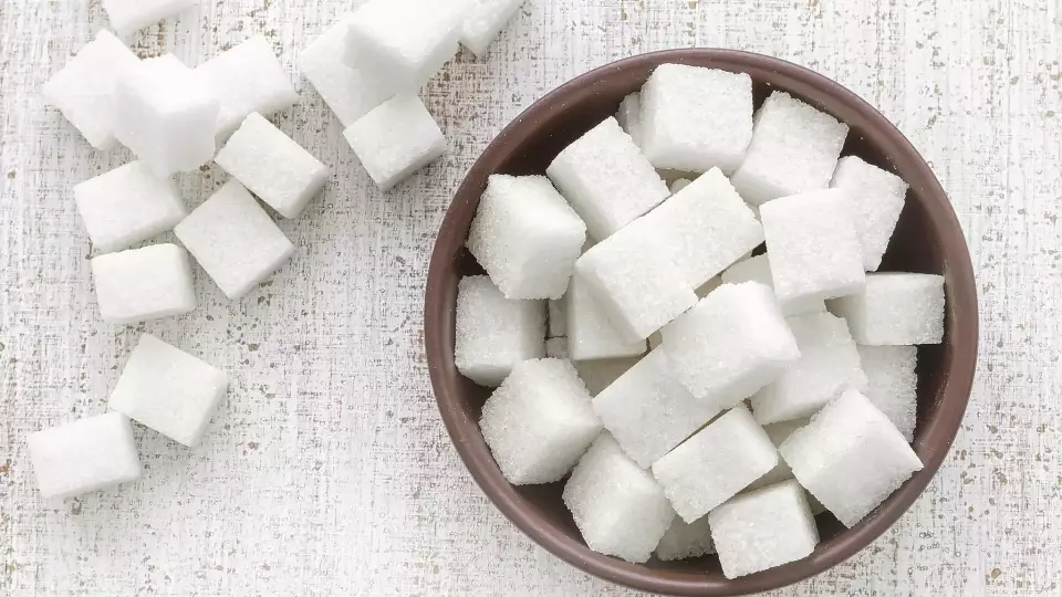Диетолог советует употреблять не больше 50 граммов сахара в день