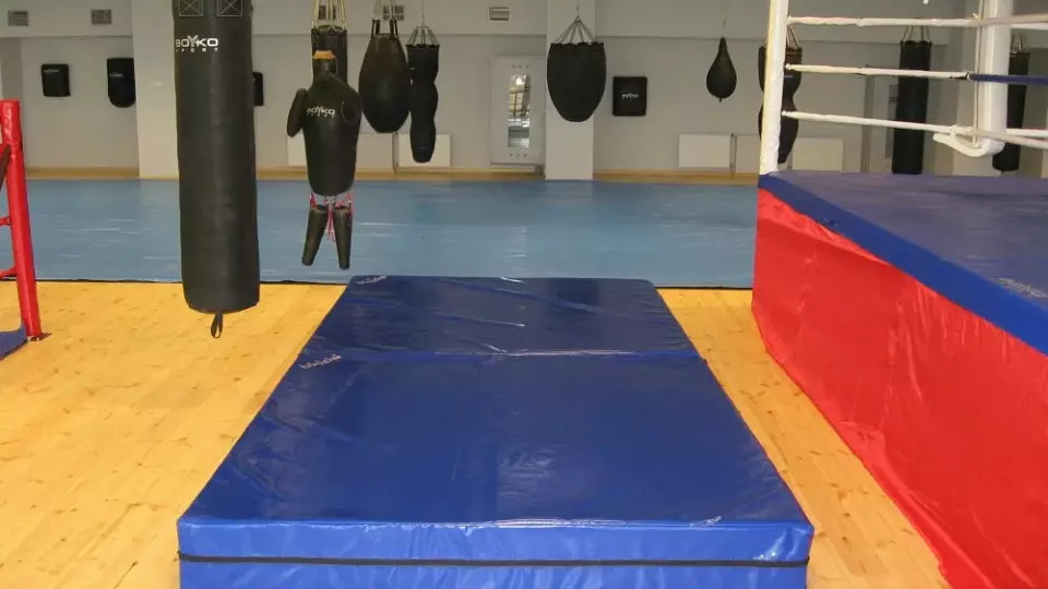 Школьница в Тюмени сломала позвоночник на уроке физкультуры