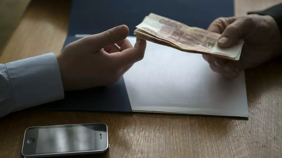 В Тюмени студента оштрафовали за попытку дать взятку преподавателю