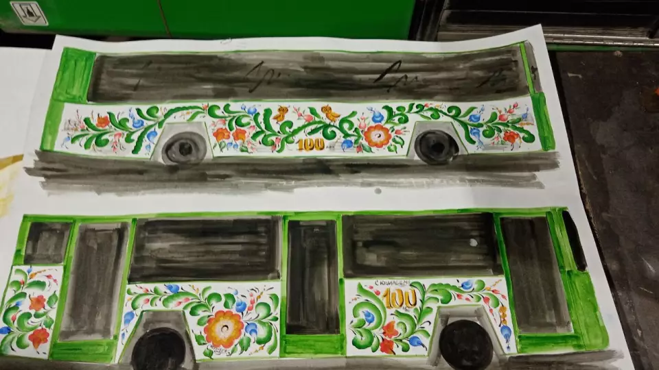 В Екатеринбурге запустили уникальный автобус, расписанный в честь 100-летия автобусного движения