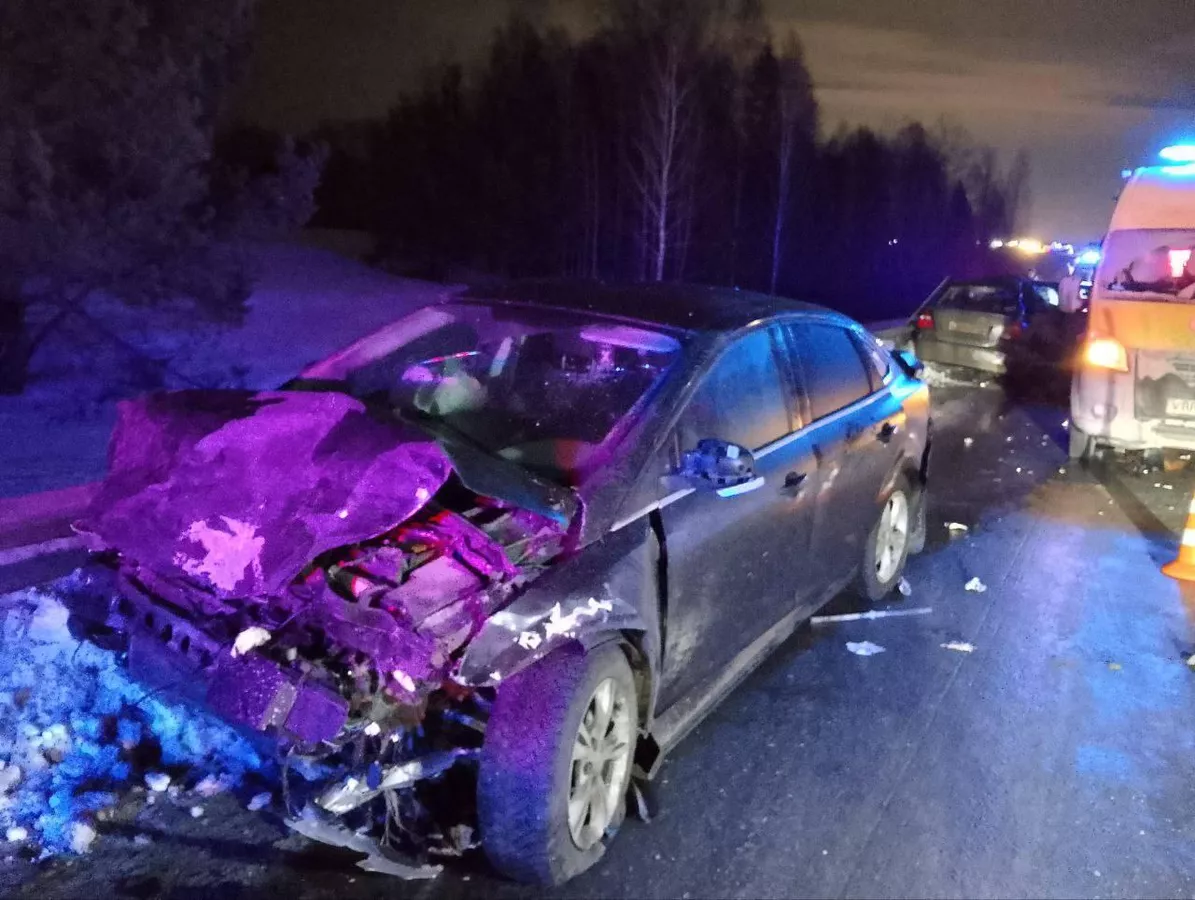 В ДТП на трассе в Тюменской области погибла целая семья