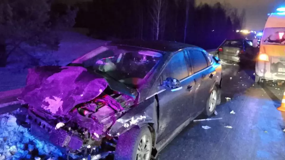 В ДТП на трассе в Тюменской области погибла целая семья