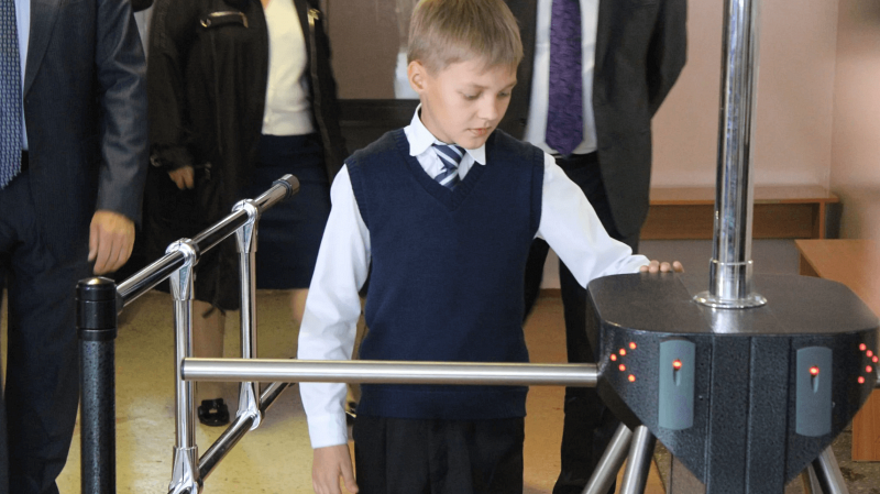 Мэр Екатеринбурга поручил проверить службы безопасности в школах города