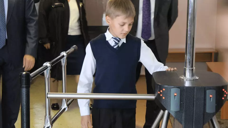 Мэр Екатеринбурга поручил проверить службы безопасности в школах города