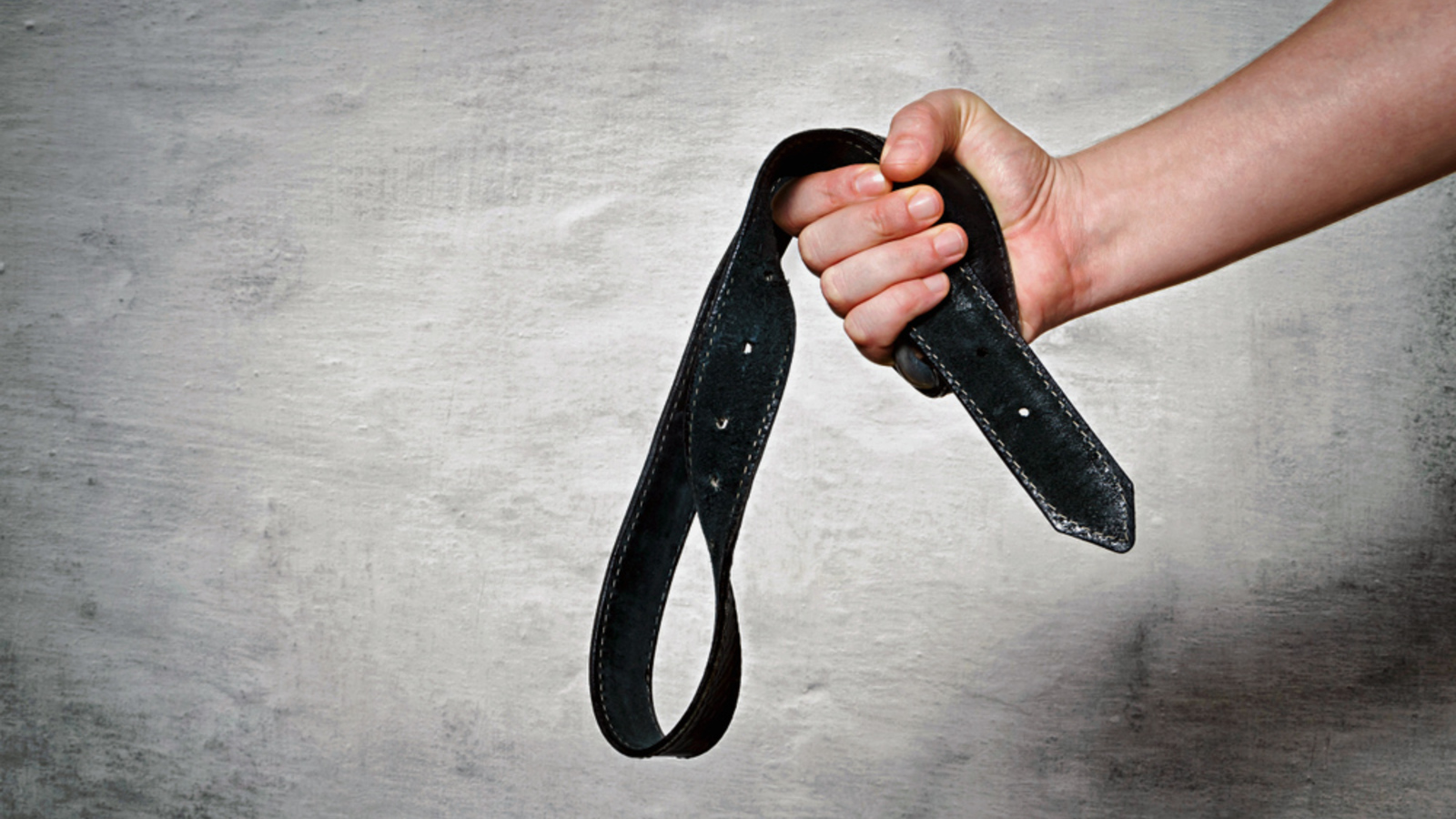 В Туле студент получил два года колонии за избиение ремнем младшего брата