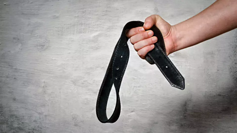 В Туле студент получил два года колонии за избиение ремнем младшего брата