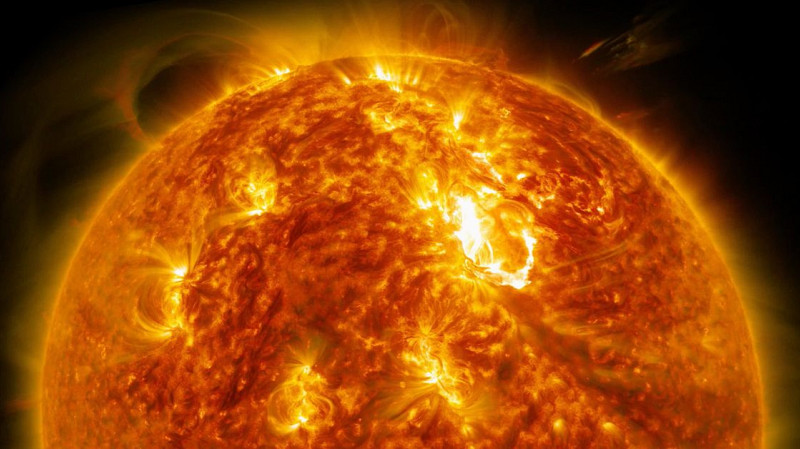 На солнце произошла мощная вспышка M7.6