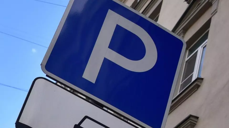Депутаты предложили сделать бесплатными парковки в праздники и по воскресеньям