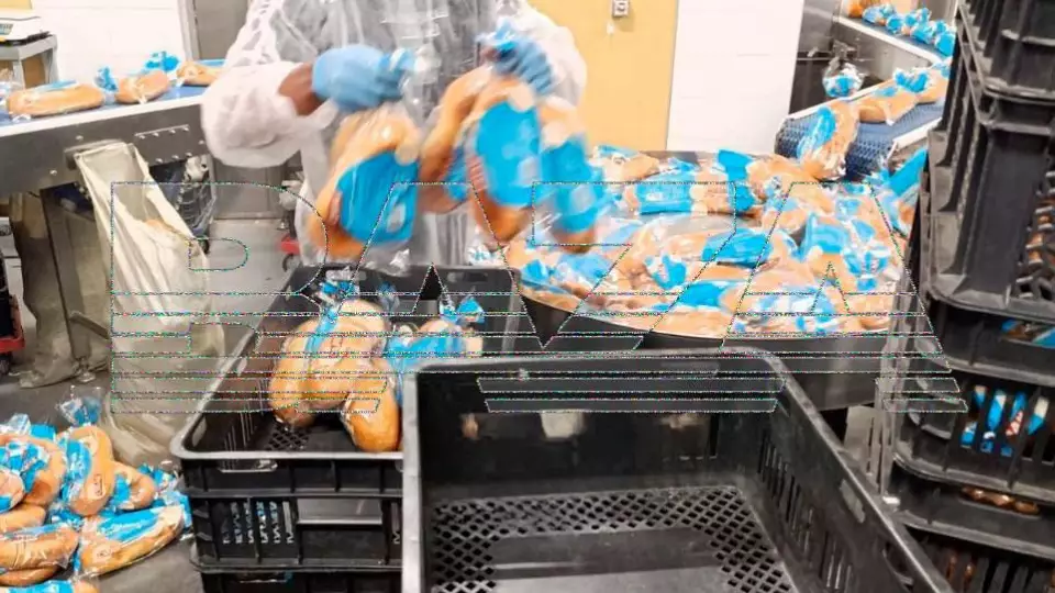 Роспотребнадзор проверит «Смак» после фото разбросанных батонов