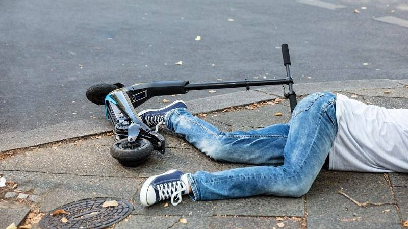 Девочка, на которую в Реже упала каменная плита, получит компенсацию в 400 тысяч рублей