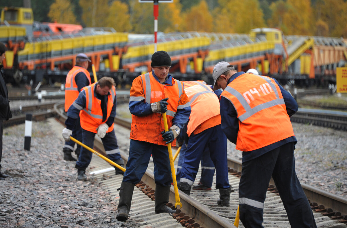 Свердловская прокуратура выявила нарушения в охране труда железнодорожников