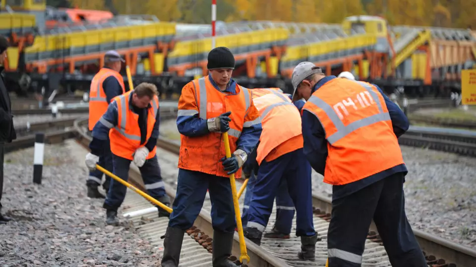 Свердловская прокуратура выявила нарушения в охране труда железнодорожников