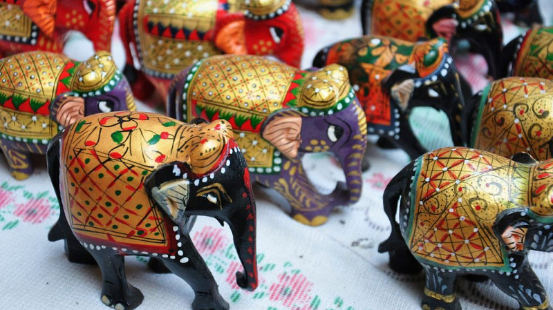 Тюменская пассажирка попалась с 350 индийскими сувенирами в аэропорту Кольцово