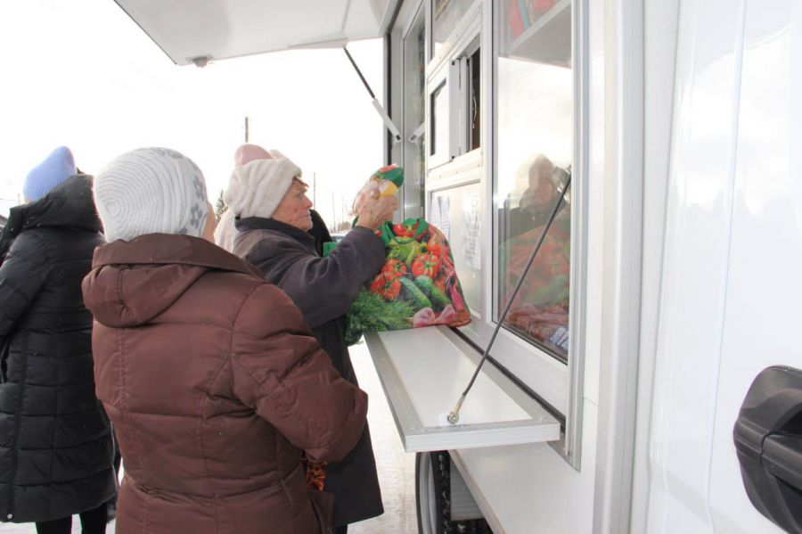 В 18 деревень Свердловской области приедут новые магазины на колёсах