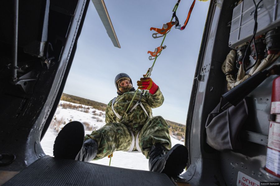 Более 130 пожарных-десантников прошли учения перед пожароопасным сезоном 2025 года