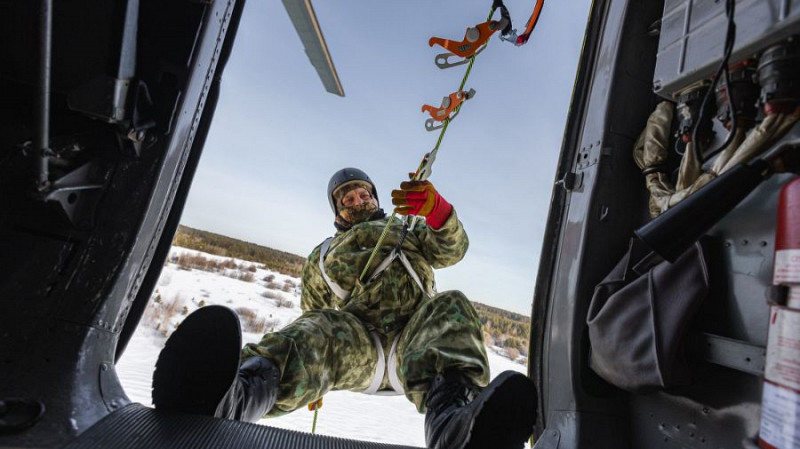Более 130 пожарных-десантников прошли учения перед пожароопасным сезоном 2025 года