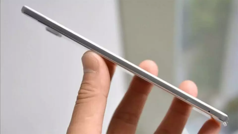 В Каменске-Уральском полиция вернула девушке телефон, украденный три года назад