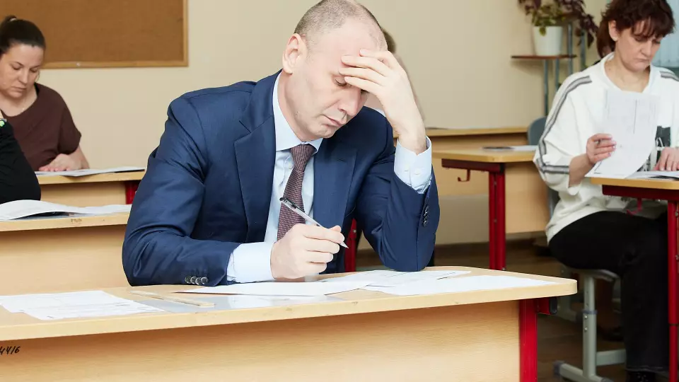 Родители югорских школьников испытали себя в пробном ЕГЭ по математике